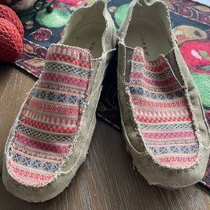 Roper Women's Tan Daisy Driving Mocs sz 11